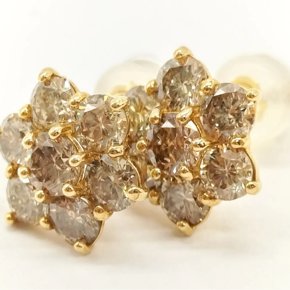 Dazzling Natural 2 CT diamonds fancy colors on 18 K yellow gold earrings